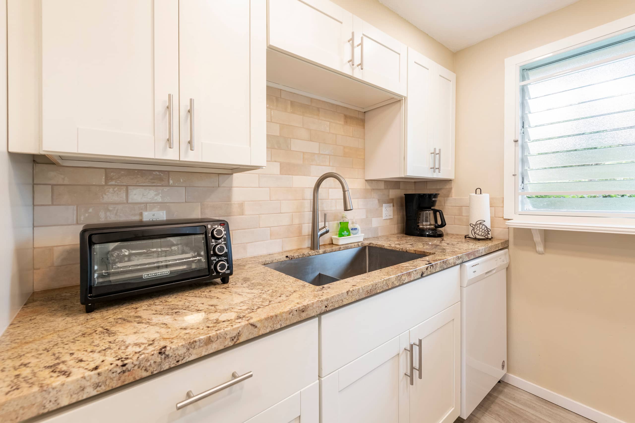 Townhouse in Kailua-Kona · ★4.62 · 2 bedrooms · 2 beds · 2 private baths - Image 9