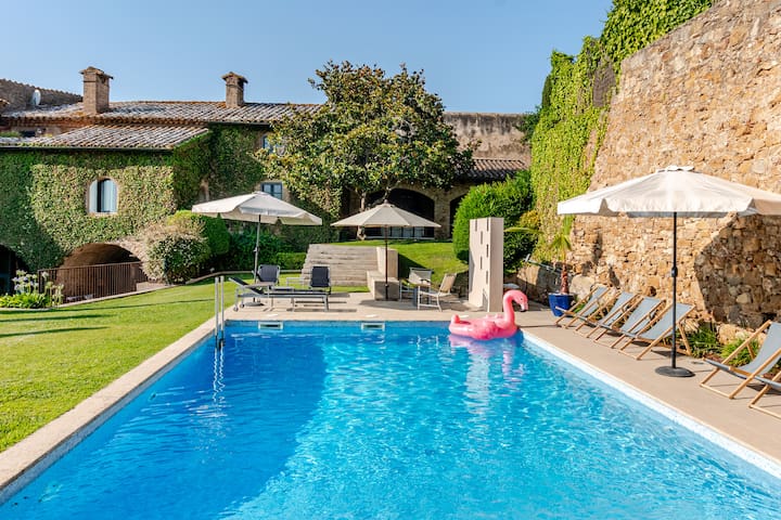 Casa Rufina, Beauty and History of the Pals Wall