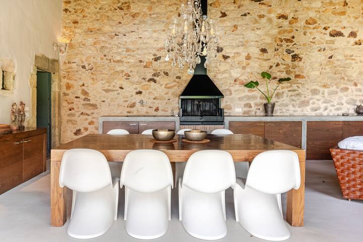 Casa Rufina, Beauty and History of the Pals Wall gallery image 5