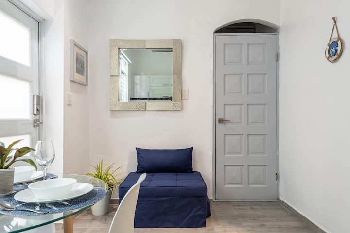 2 Blocks To The Beach, San Juan Apartment - San Juan, Puerto Rico