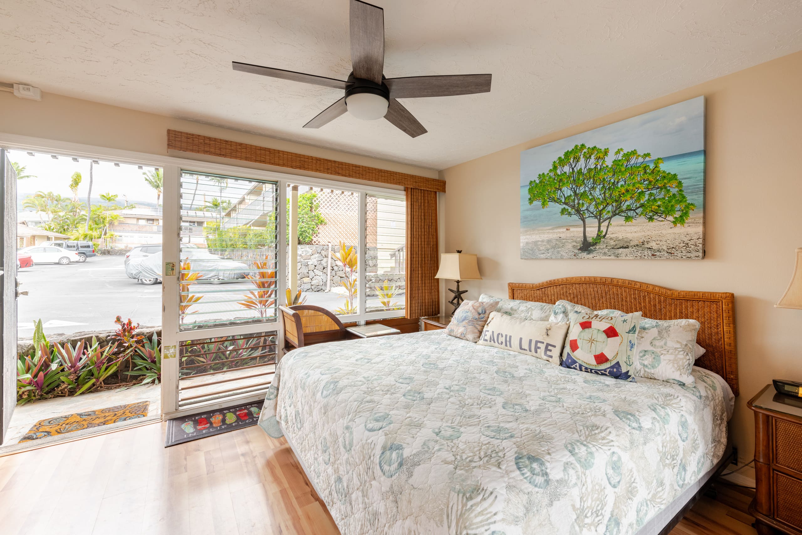 Condo in Kailua-Kona · ★4.94 · 1 bedroom · 2 beds · 1 private bath - Image 20