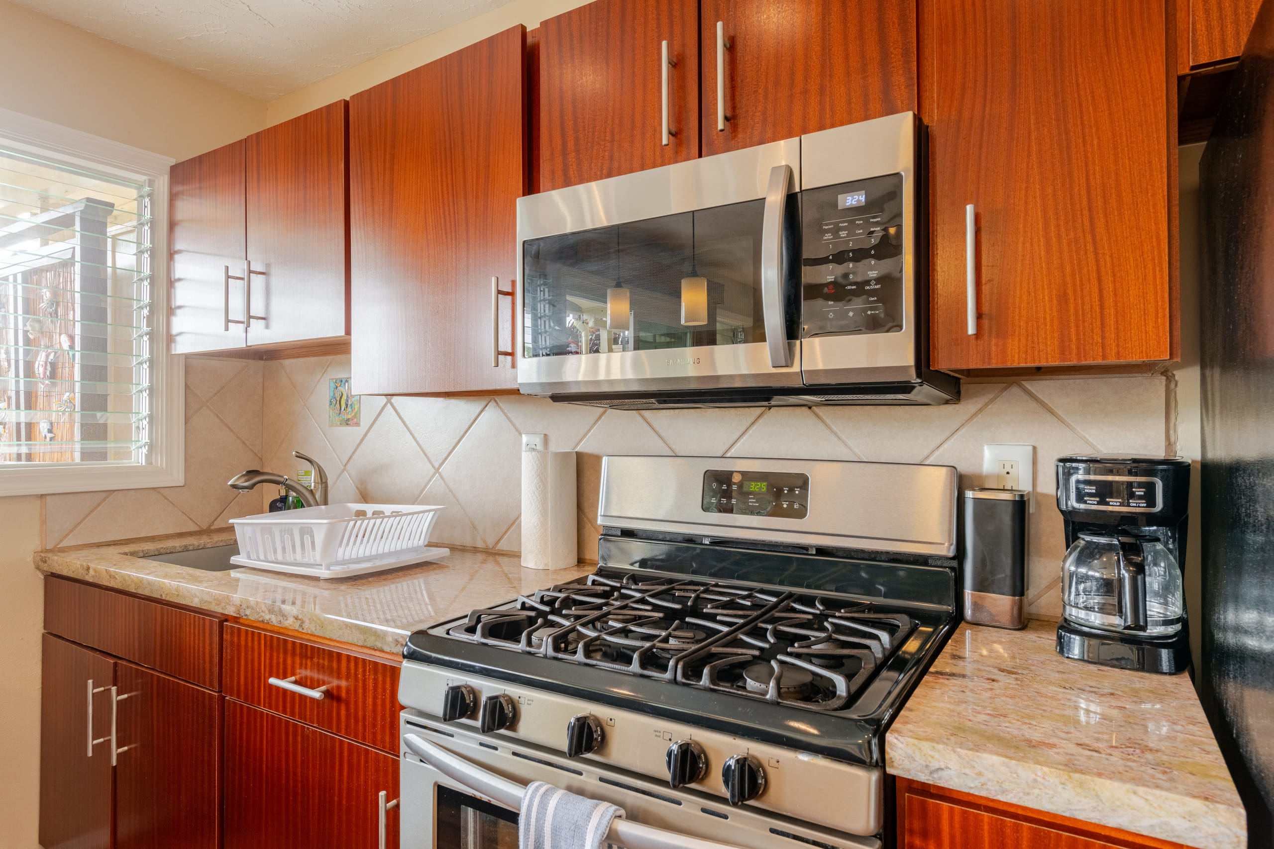 Condo in Kailua-Kona · ★4.94 · 1 bedroom · 2 beds · 1 private bath - Image 11