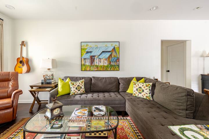 Edgehill Bungalow | Music Row gallery image 2