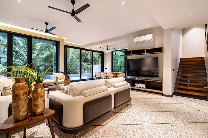 Living room image 13