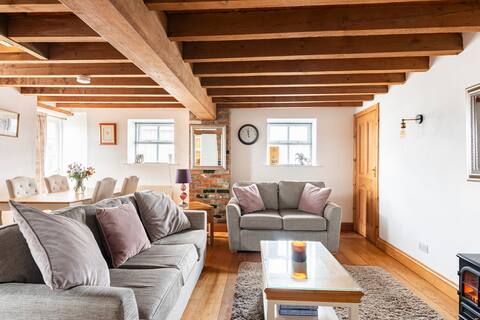 Granary Cottage With  HOT TUB