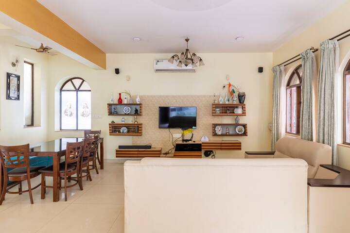 Living room image 2