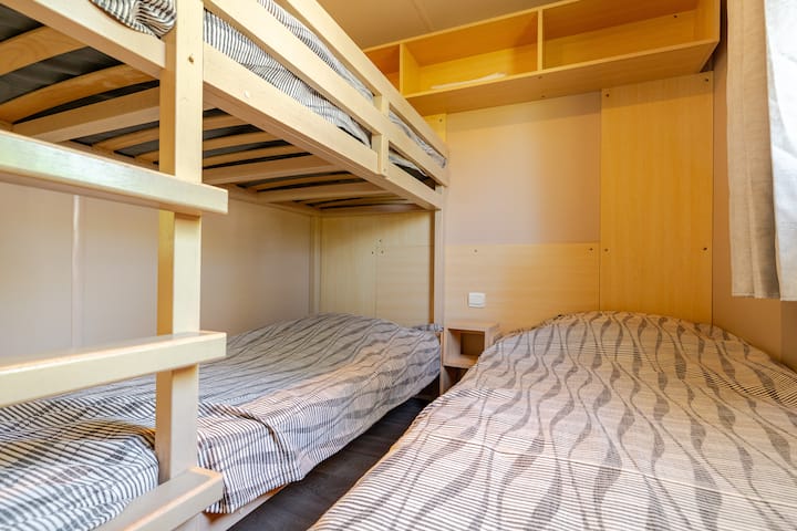 Საბავშვო ოთახი 3 საწოლით 90 X 180