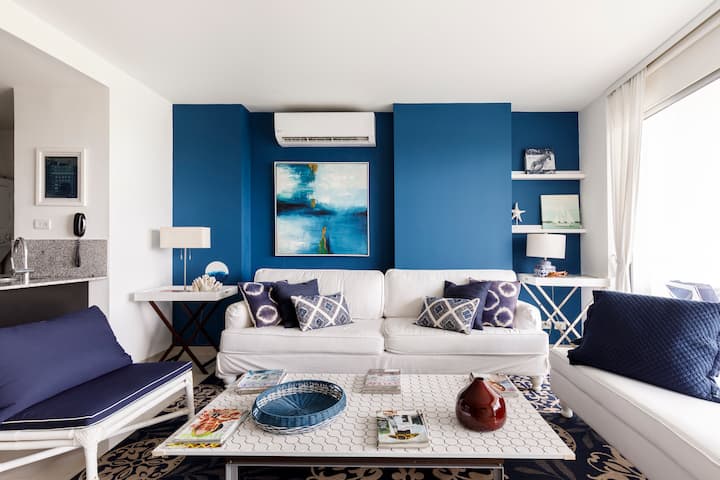 Tu escapada tranquila: acogedor apartamento estilo cabaña con acceso a la playa, toques de diseño y luz tropical.
