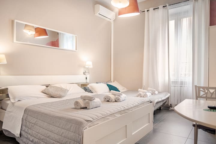 Cozy apartment next to the metro