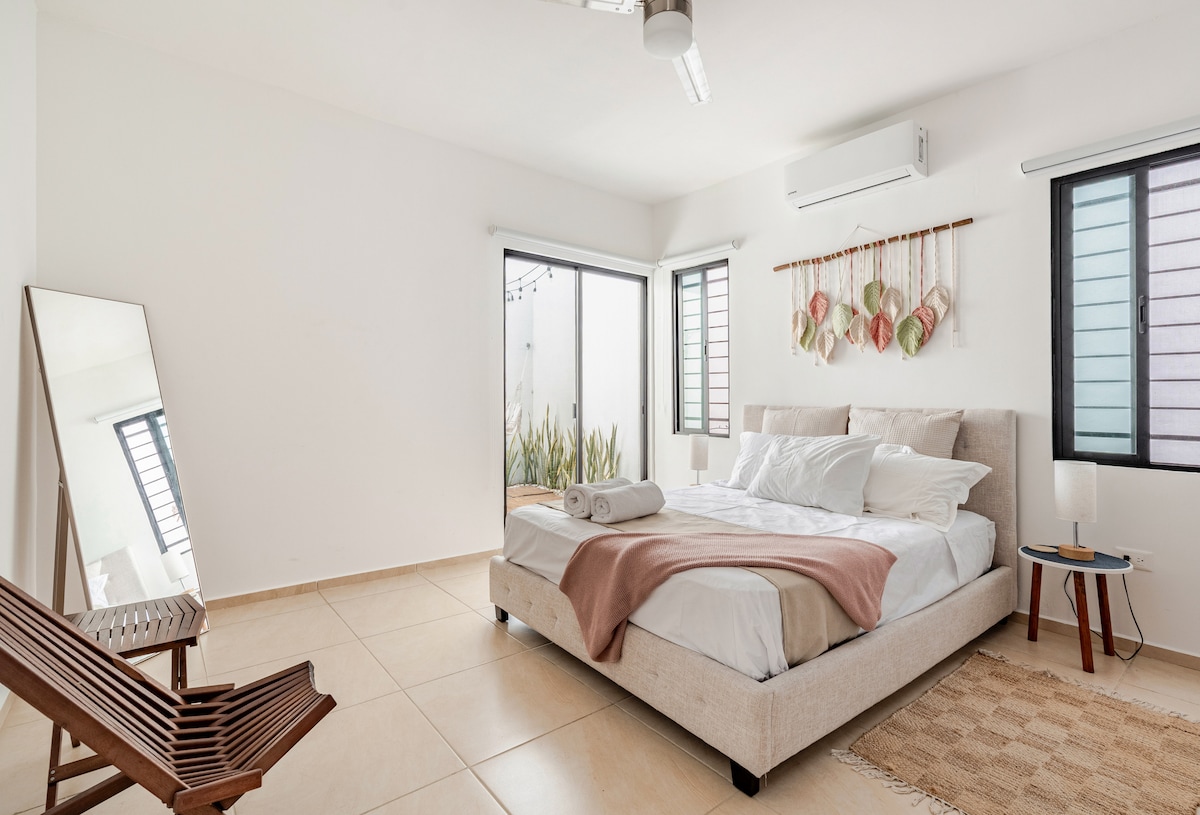 Krevat dopio "queen" me hyrje në oborr