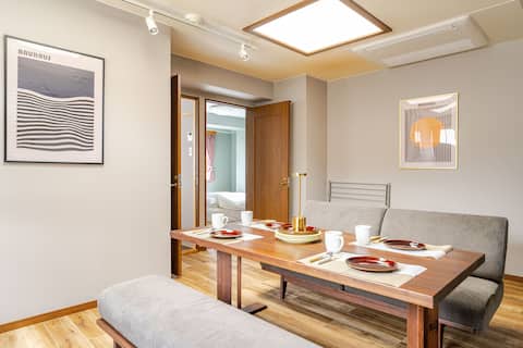Orion Street is right in front of you! In the heart of the downtown area! Long-term stay discount!