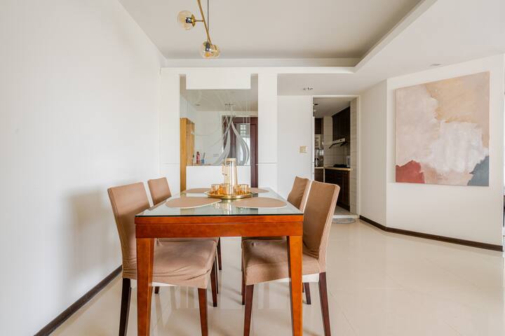 Spacious 3BR Daan Park | Elevator | For Families gallery image 3