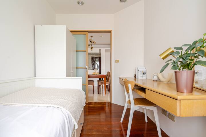 Spacious 3BR Daan Park | Elevator | For Families gallery image 2