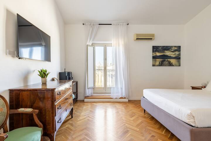 Skyline Penthouse with Private Rooftop gallery image 2