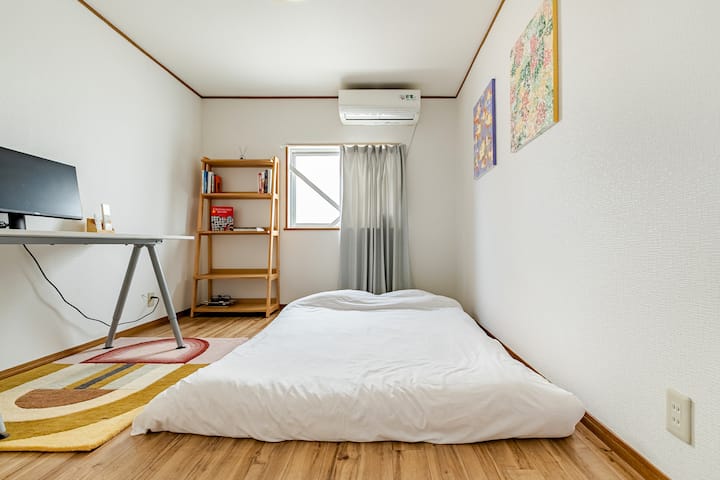 This double-size futon (traditional Japanese-style bedding) can be set up in Bedroom 2 or anywhere in the apartment. Please let us know if you would like to use it, and we would be happy to set it up for you.