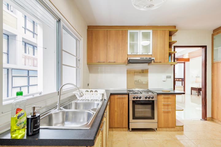 Lux 3BR • Pool Table • Serviced • Soi 11• Nana BTS gallery image 5