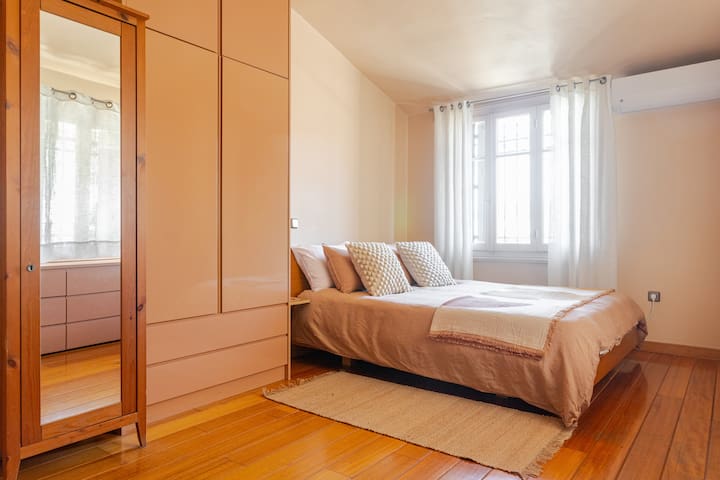 House on the Acropolis rock gallery image 4