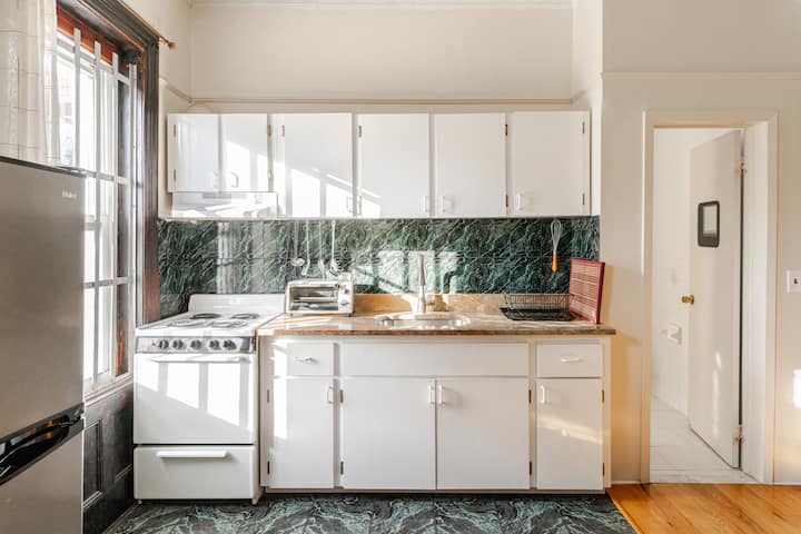 Beautiful Two Bedroom Apartment - New York
