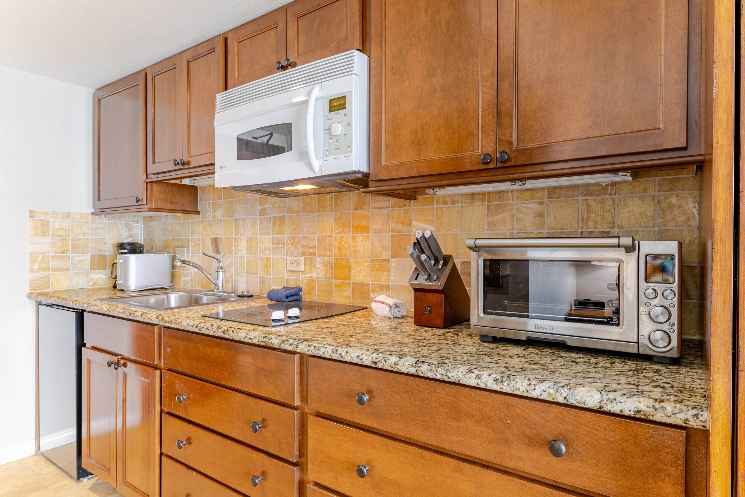 Hotel in Honolulu · ★4.8 · Studio · 2 beds · 1 private bath - Image 3