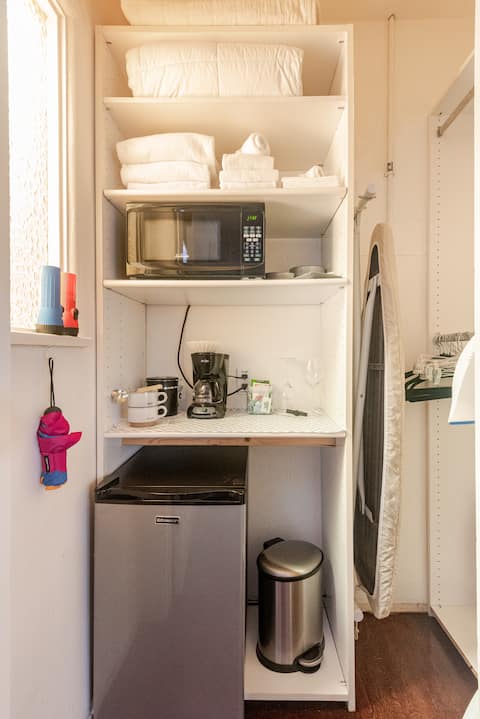 Popular Airbnb listing: Private Entrance Suite Kensington | Walk to Cafés in Mid City:Kensington Talmadge