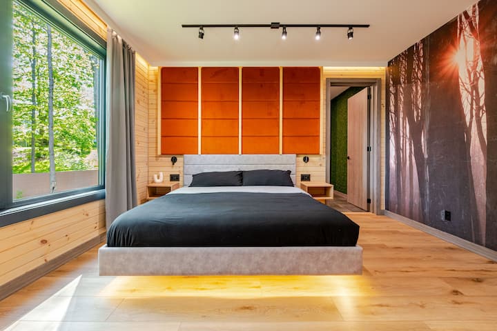  Relax in Bedroom #2’s king-size bed, complemented by its spacious en-suite bathroom and elegant details.