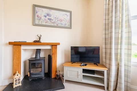 Popular Airbnb listing: White Cottage 3 bed Luxury Cottage in Kingsbarns & Boarhills