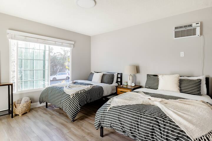 Lux Condo in West Hollywood with Private Parking gallery image 4