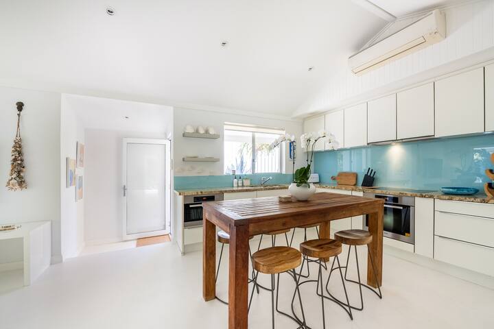 Cott Life – Light & Bright Villa with private Pool gallery image 4