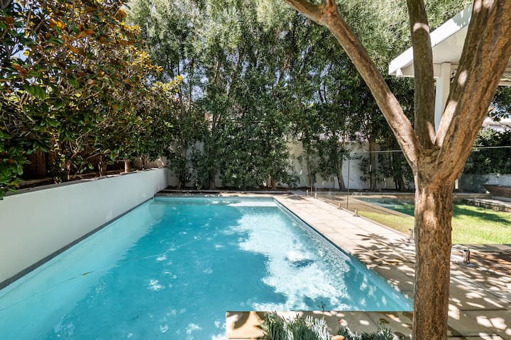 Cott Life – Light & Bright Villa with private Pool gallery image 2