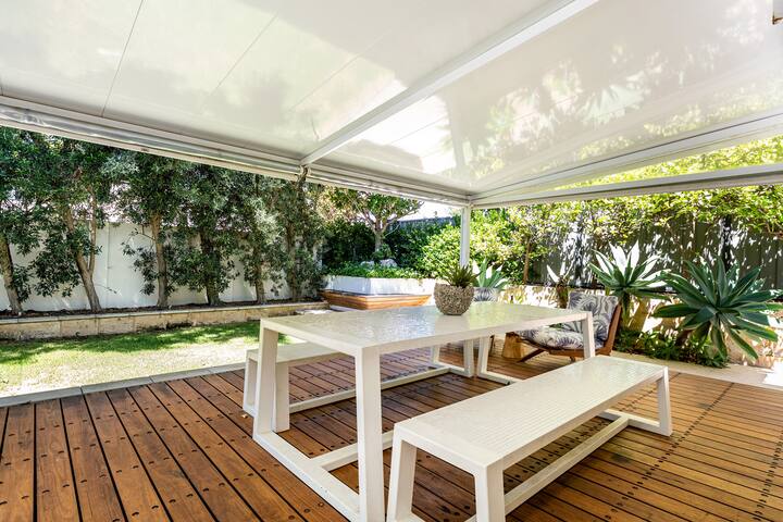 Cott Life – Light & Bright Villa with private Pool gallery image 5