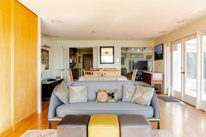 West Seattle Home, Dazzling View, Quiet & Tranquil - Seattle, WA