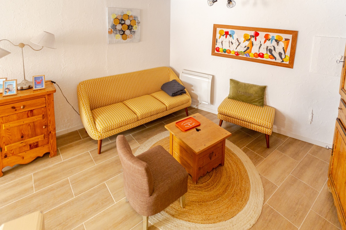 Top Airbnb: La Roussette, air-conditioned house, terrace at the top à Marseillan