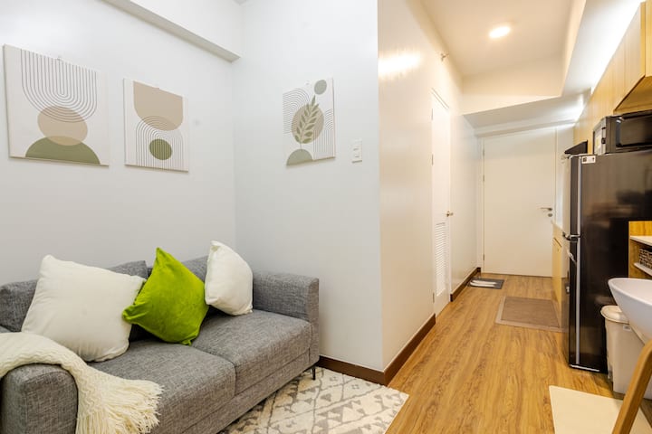 Premium Bed | Nice Balcony | City Park View - Parañaque