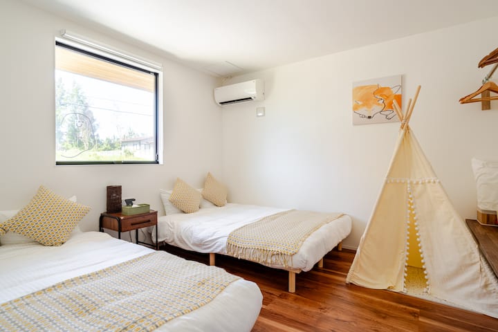1:
2 double beds