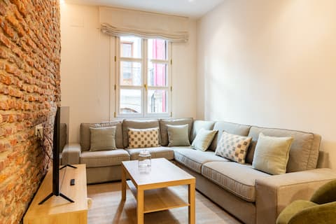 Popular Airbnb listing: OT Apartment Old Town: 4 bed / 3bath in Bilbao