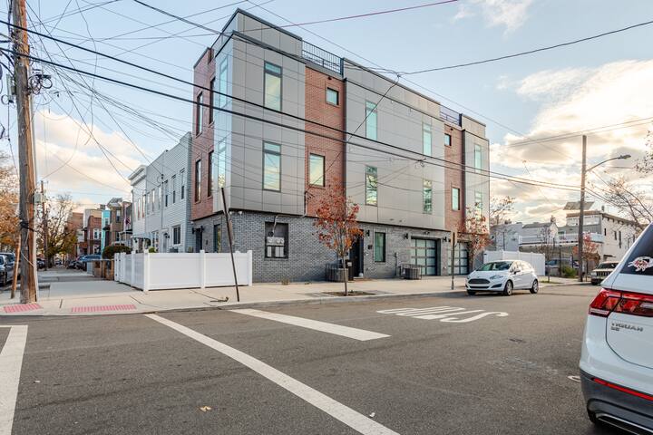 Townhouse 3|2 NYC in 20 Min Garage Parking gallery image 3