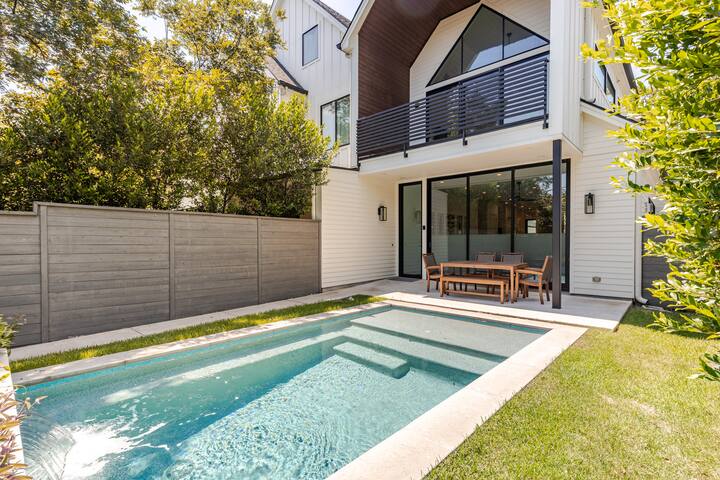 Pool/Walkable to Restaurants gallery image 4