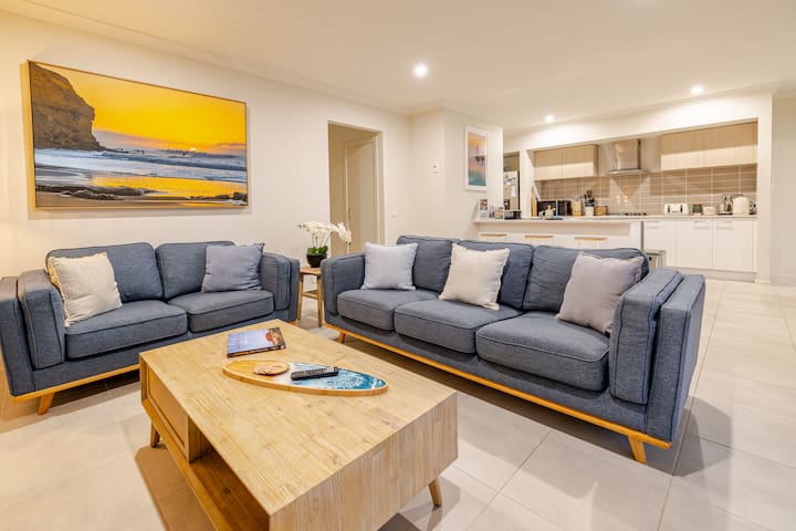 Luxury Xmas Beach House, Sleeps 12 & Dog Friendly
