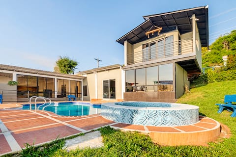 Beautiful House Near Lake Calima