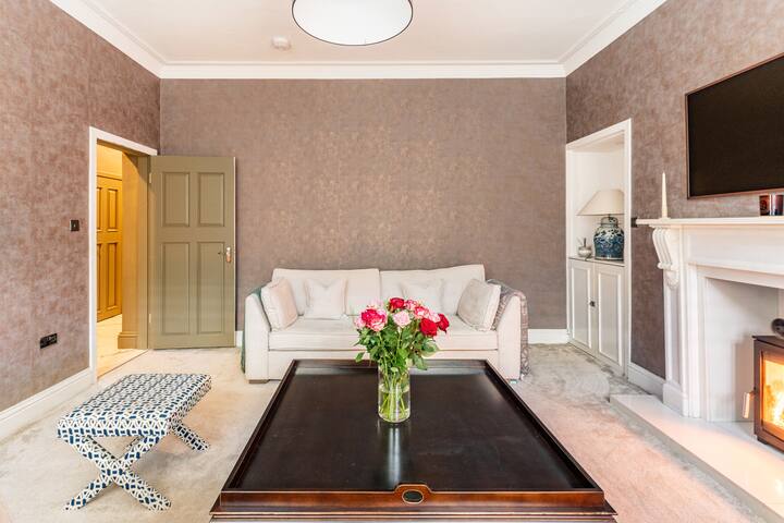 Luxury New Town Apartment gallery image 3