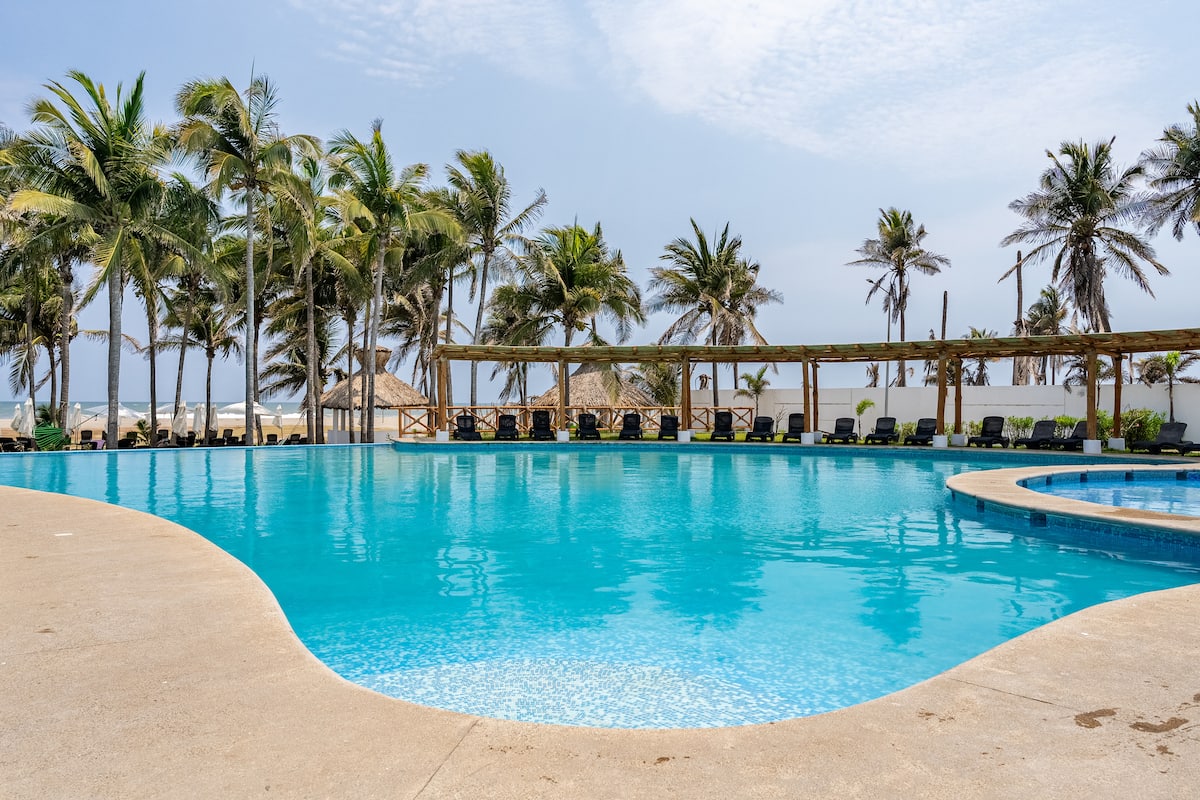 Casa con alberca y club de playa privado en Zona Diamante
