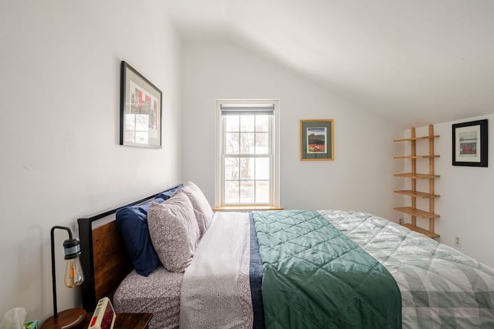 Cómoda cama de matrimonio.