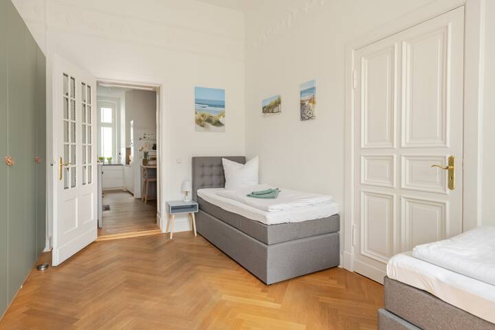 K13.2 by Rockchair | Cozy Family Apt 3 BR 2 Bth gallery image 5