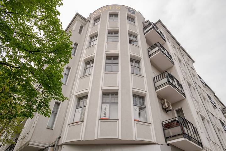 K13.2 by Rockchair | Cozy Family Apt 3 BR 2 Bth gallery image 4