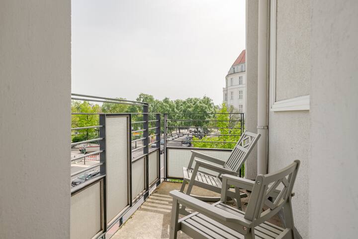 K13.2 by Rockchair | Cozy Family Apt 3 BR 2 Bth gallery image 3