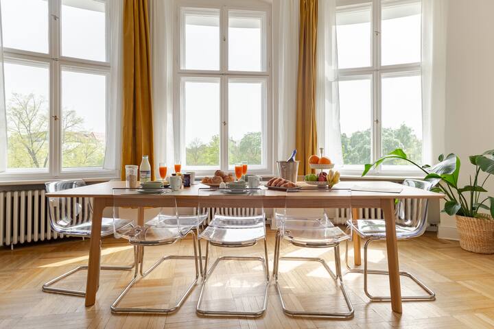 K13.2 by Rockchair | Cozy Family Apt 3 BR 2 Bth gallery image 2