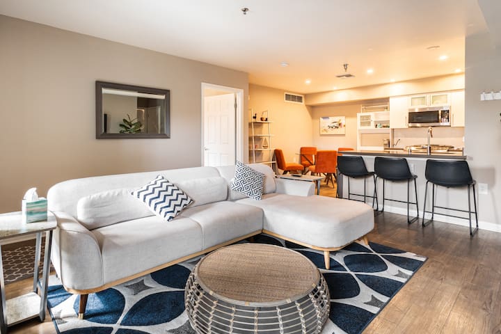 Beachside 2BR/2BA in Santa Monica | Walk to Pier