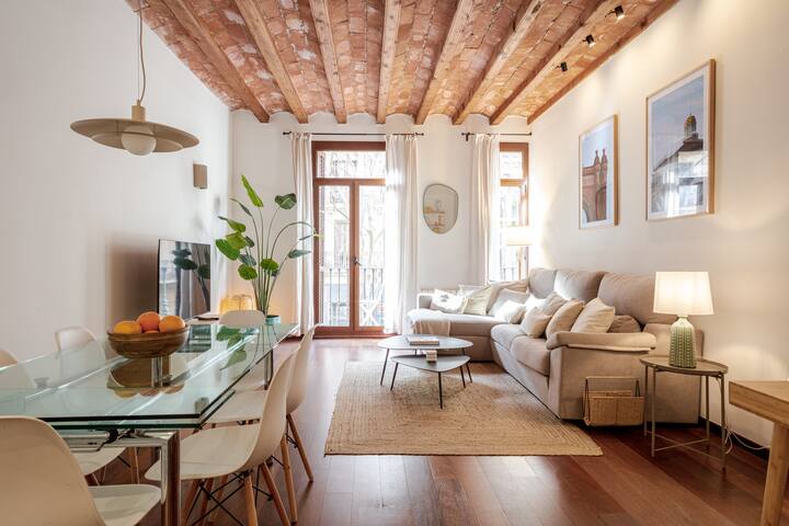 Comte Borrell by Honest Rentals