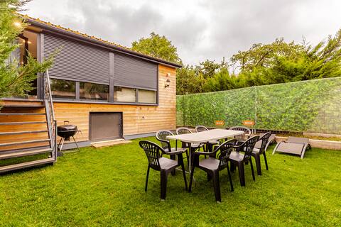 sunny house with garden, close to Paris