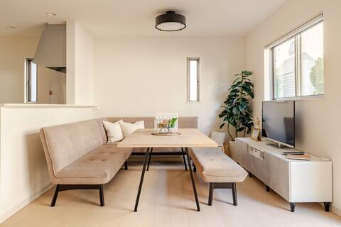 [Accommodates up to 8 people] Entire building in Takasaka | 5 minutes on foot from the station | Rec